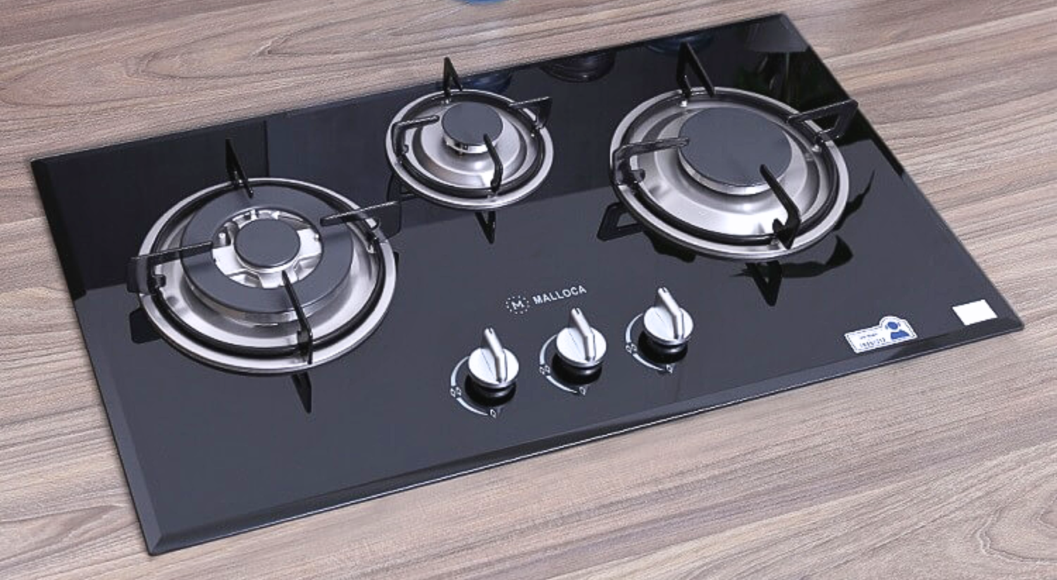 Bếp gas âm có thiết kế hiện đại và sang trọng, được lắp đặt chìm vào trong mặt bàn bếp