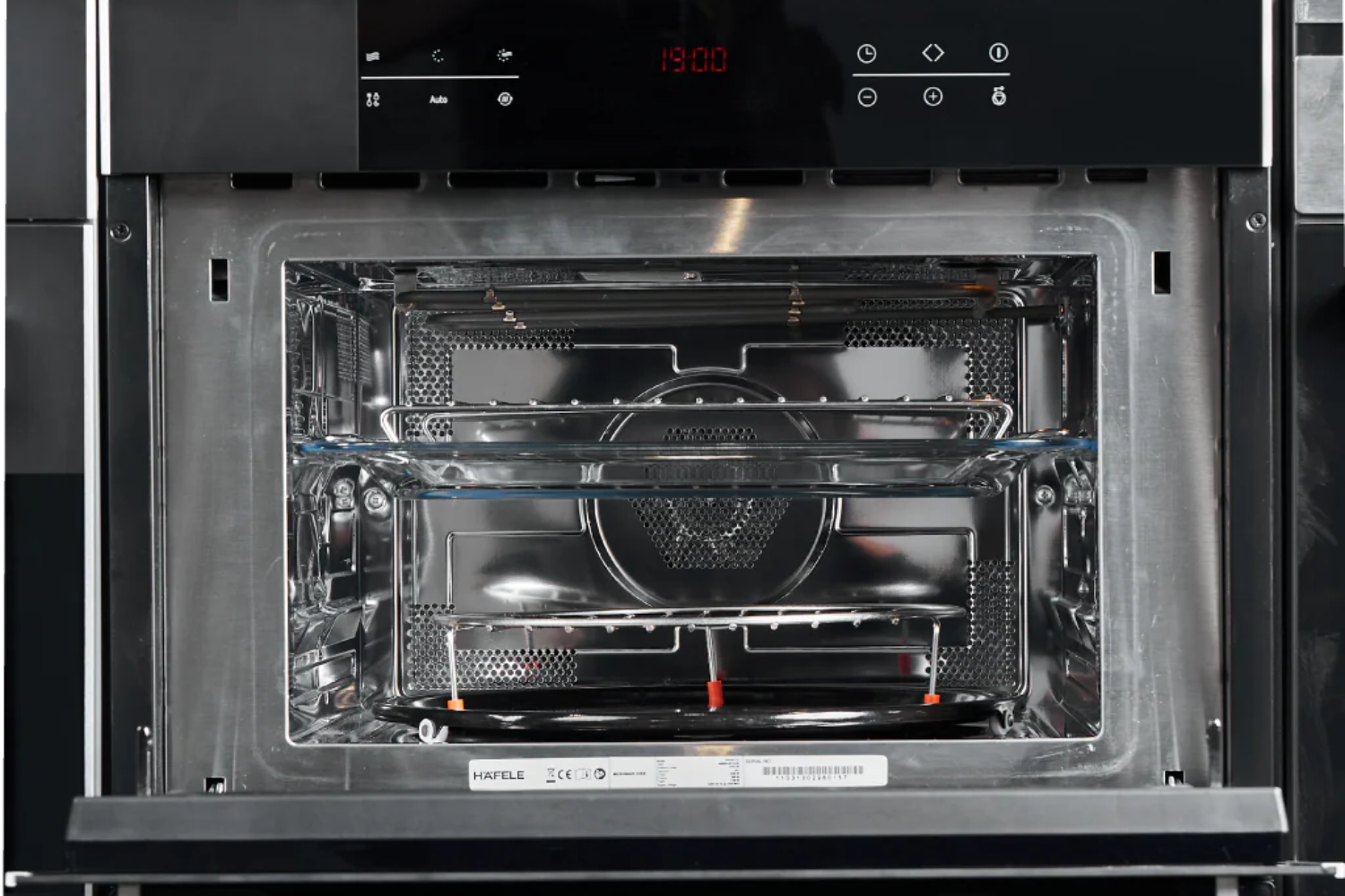 Các dòng lò vi sóng âm tủ cao cấp hiện nay còn tích hợp chức năng nướng