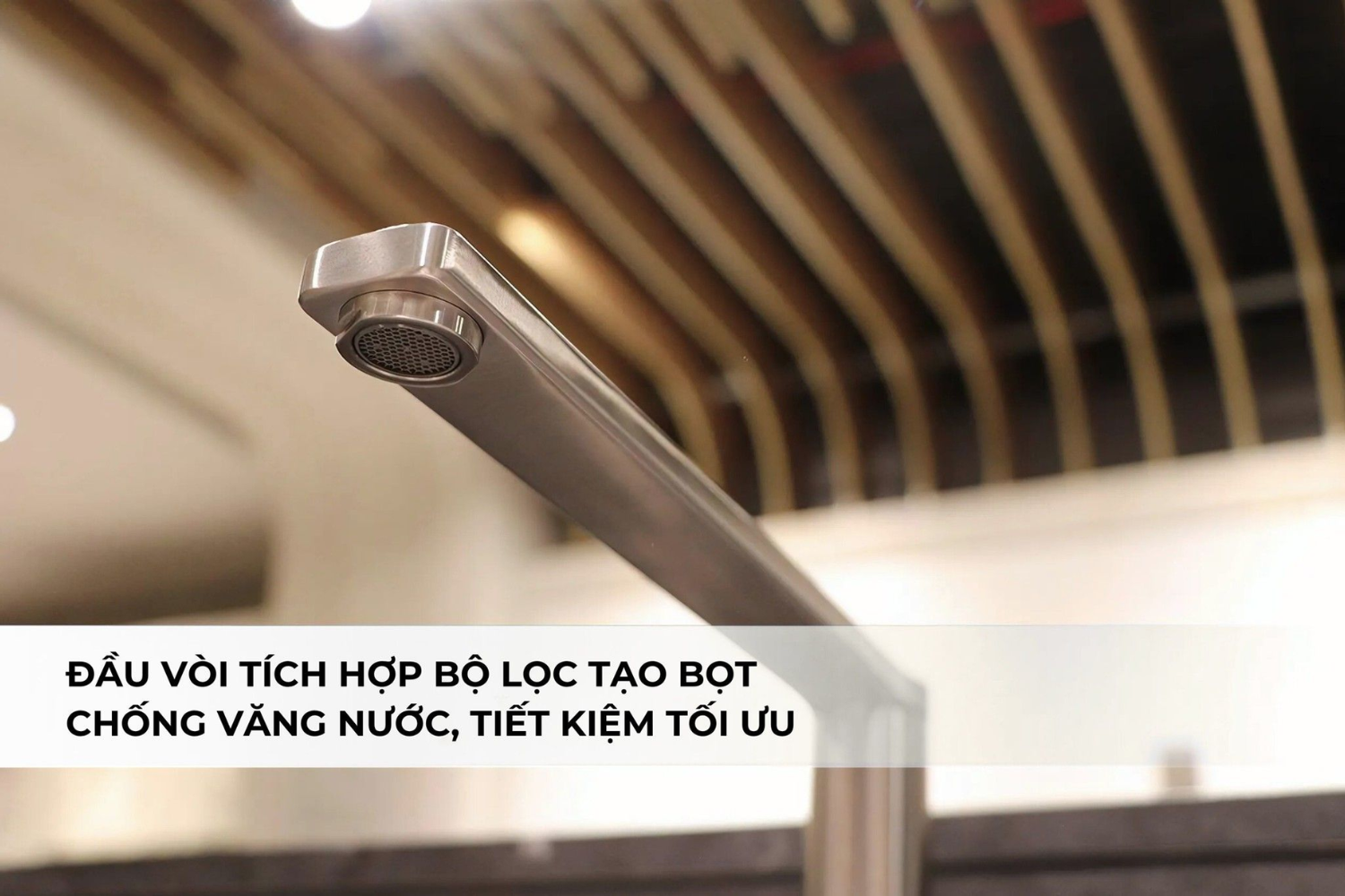 Vòi rửa bát inox 304 trang bị đầu lọc tạo bọt chống văng nước hiện đại