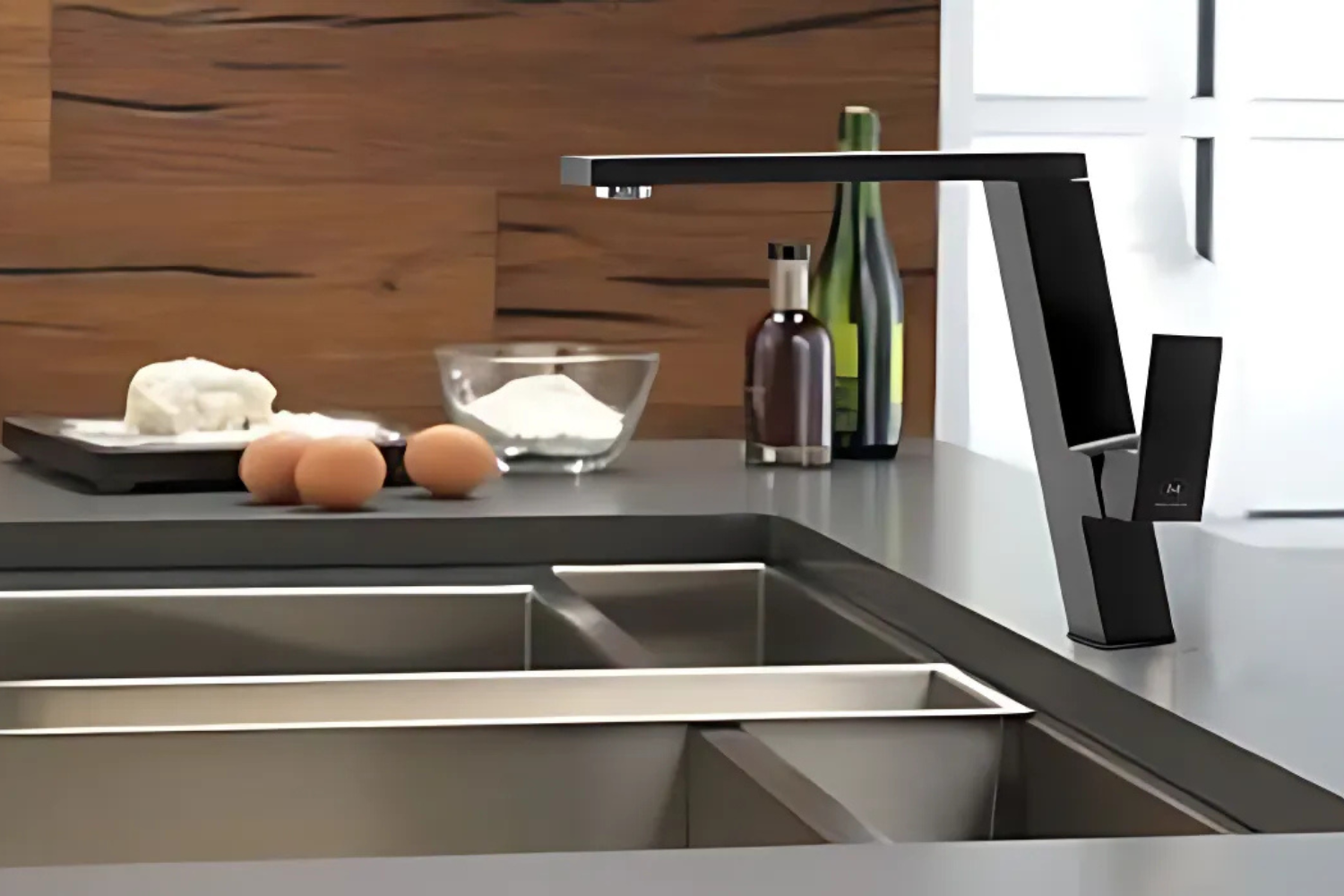 Vòi rửa bát Malloca K131GR dễ dàng vệ sinh nhờ bề mặt mịn