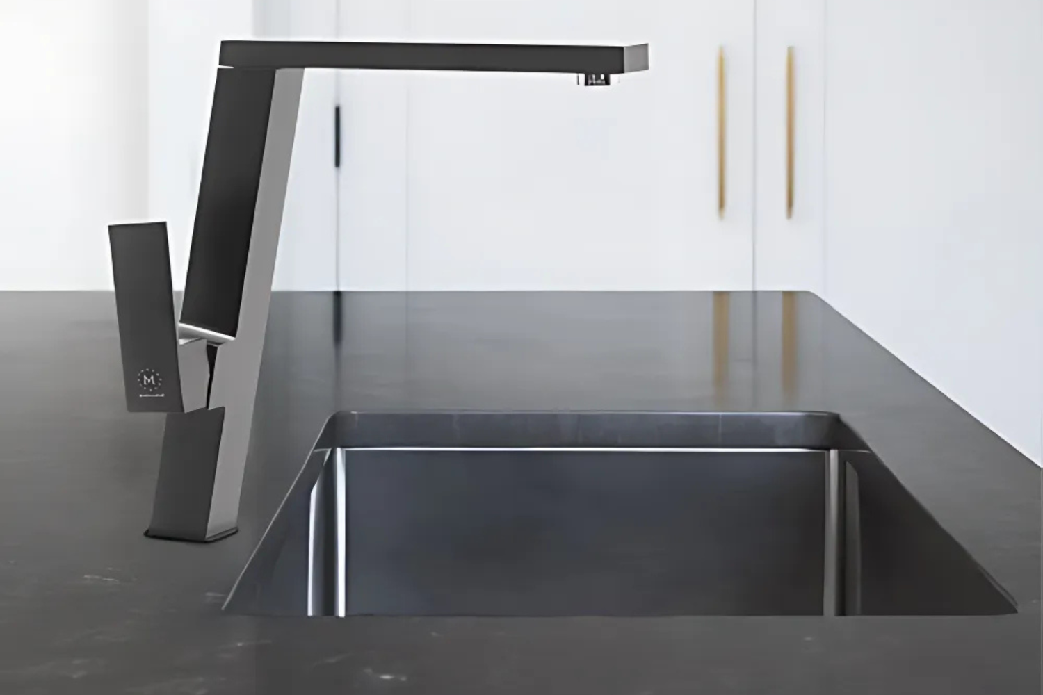 Vòi rửa bát Malloca K131GR thiết kế vuông vức, hiện đại đẹp mắt