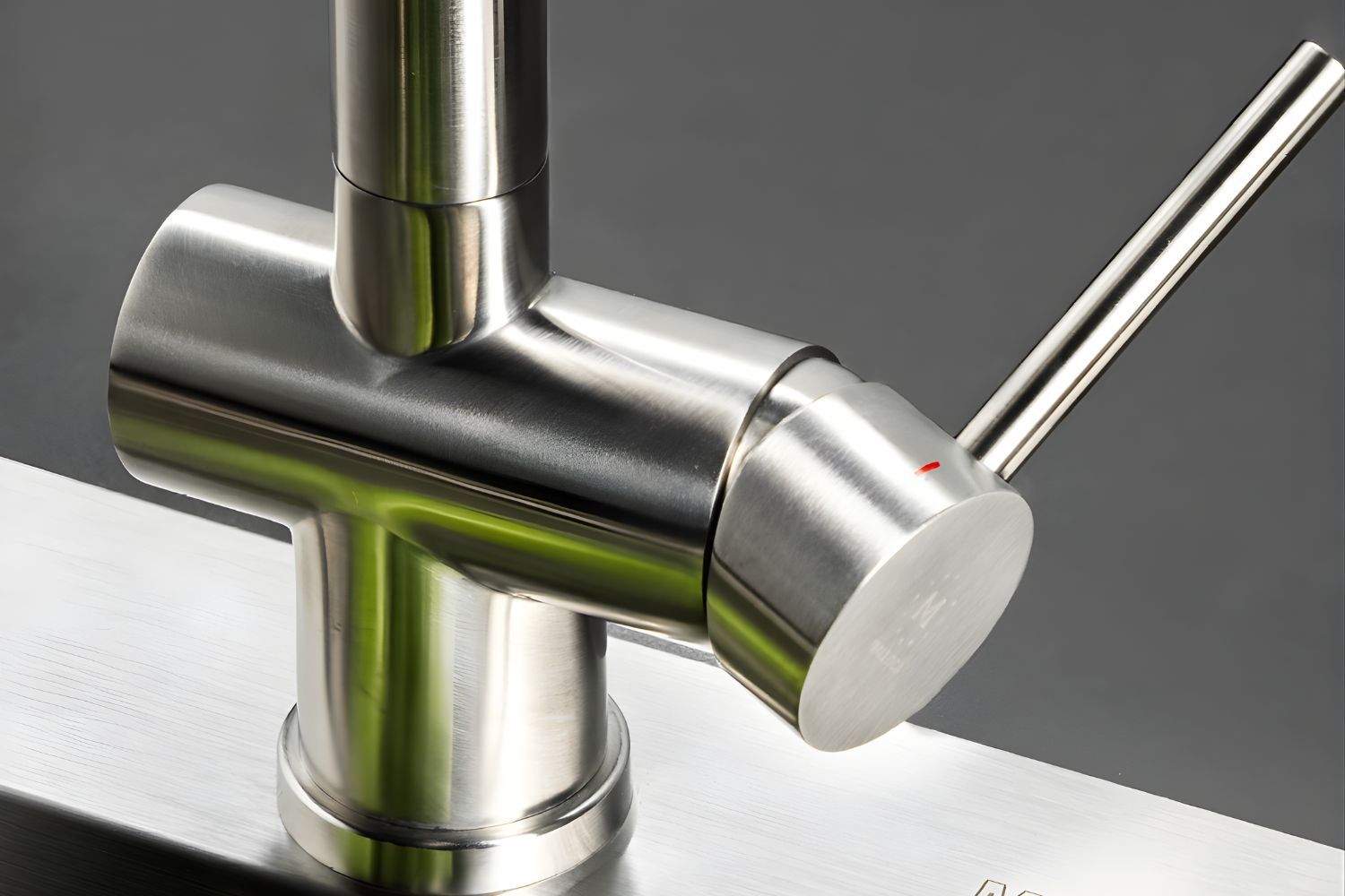 Malloca K103-SS thiết kế tay gạt dạng que dễ dàng sử dụng