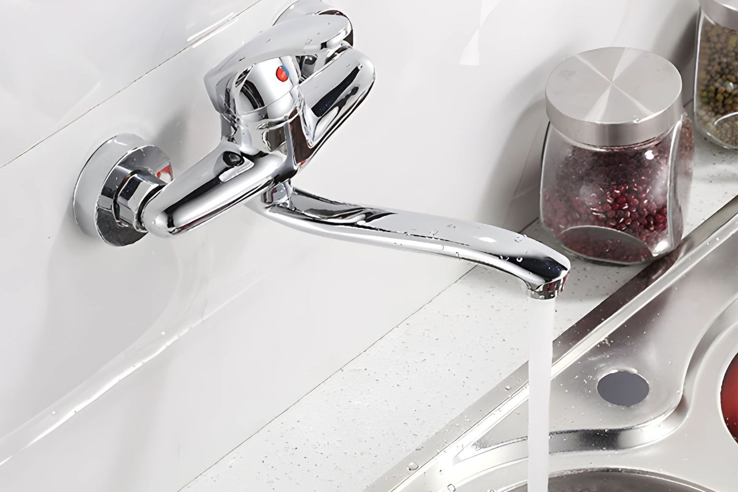 Vòi rửa bát nóng lạnh gắn tường tiện lợi