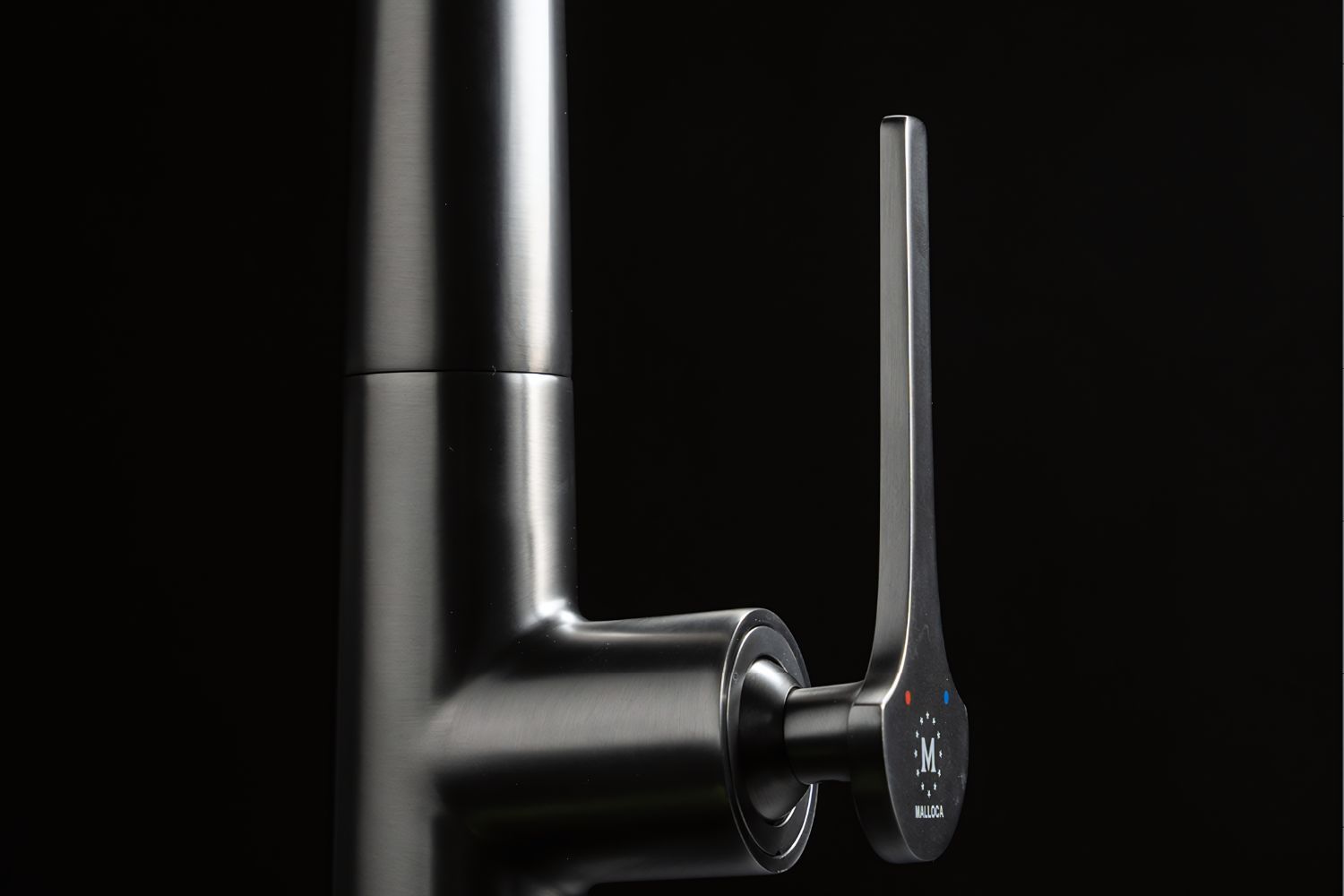 Malloca K295BS thiết kế cần gạt dạng que lấy nước dễ dàng