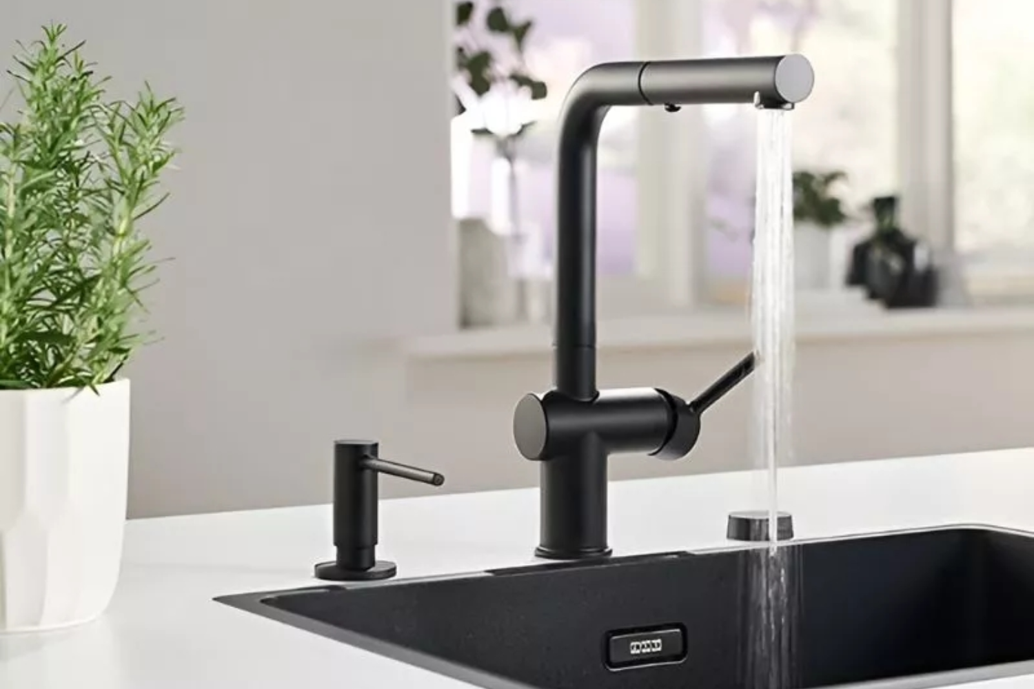 Vòi rửa bát thân cứng thiết kế truyền thống, chắc chắn và độ bền cao