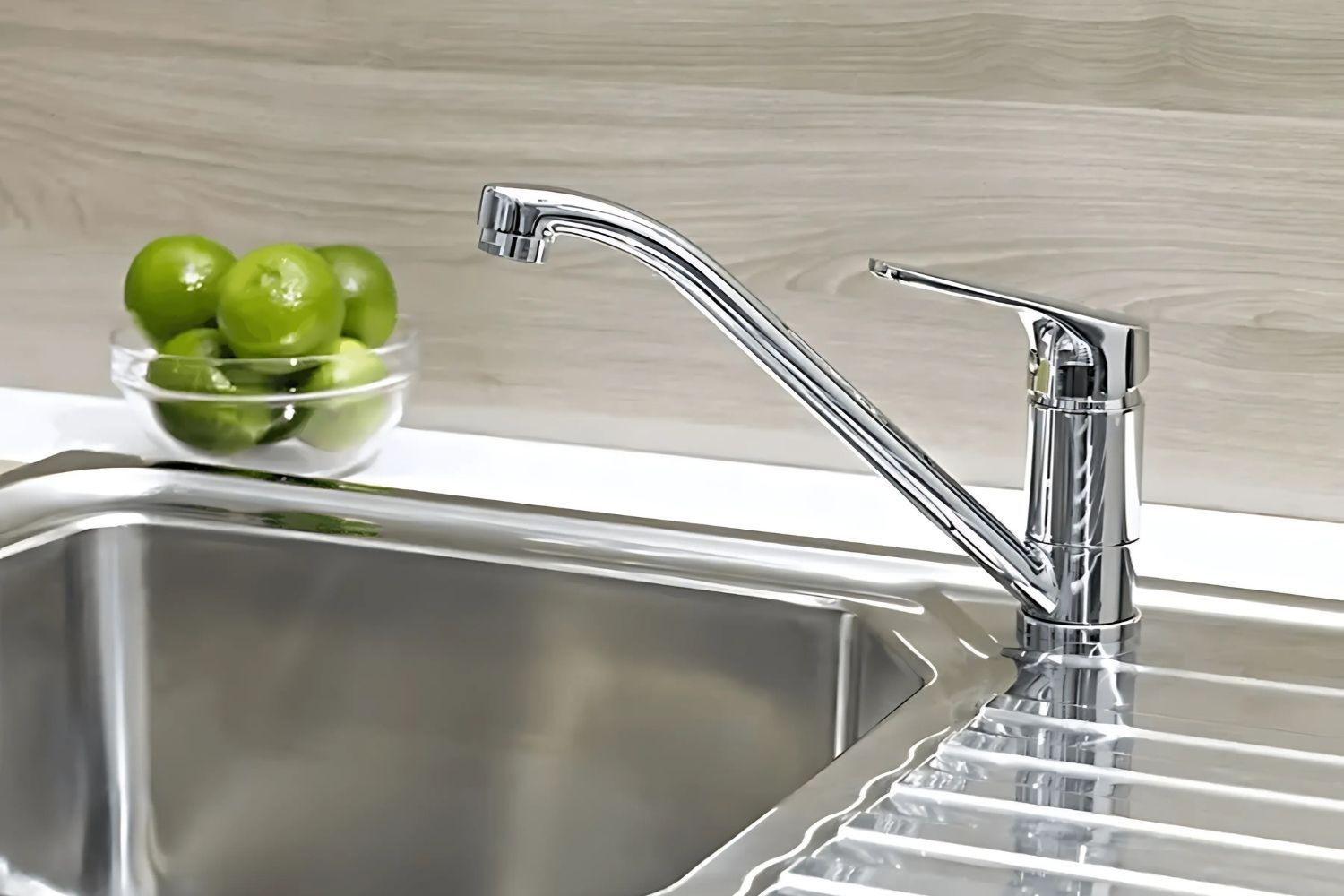 Vòi rửa chén mạ Chrome với nhiều tính năng nổi bật khác