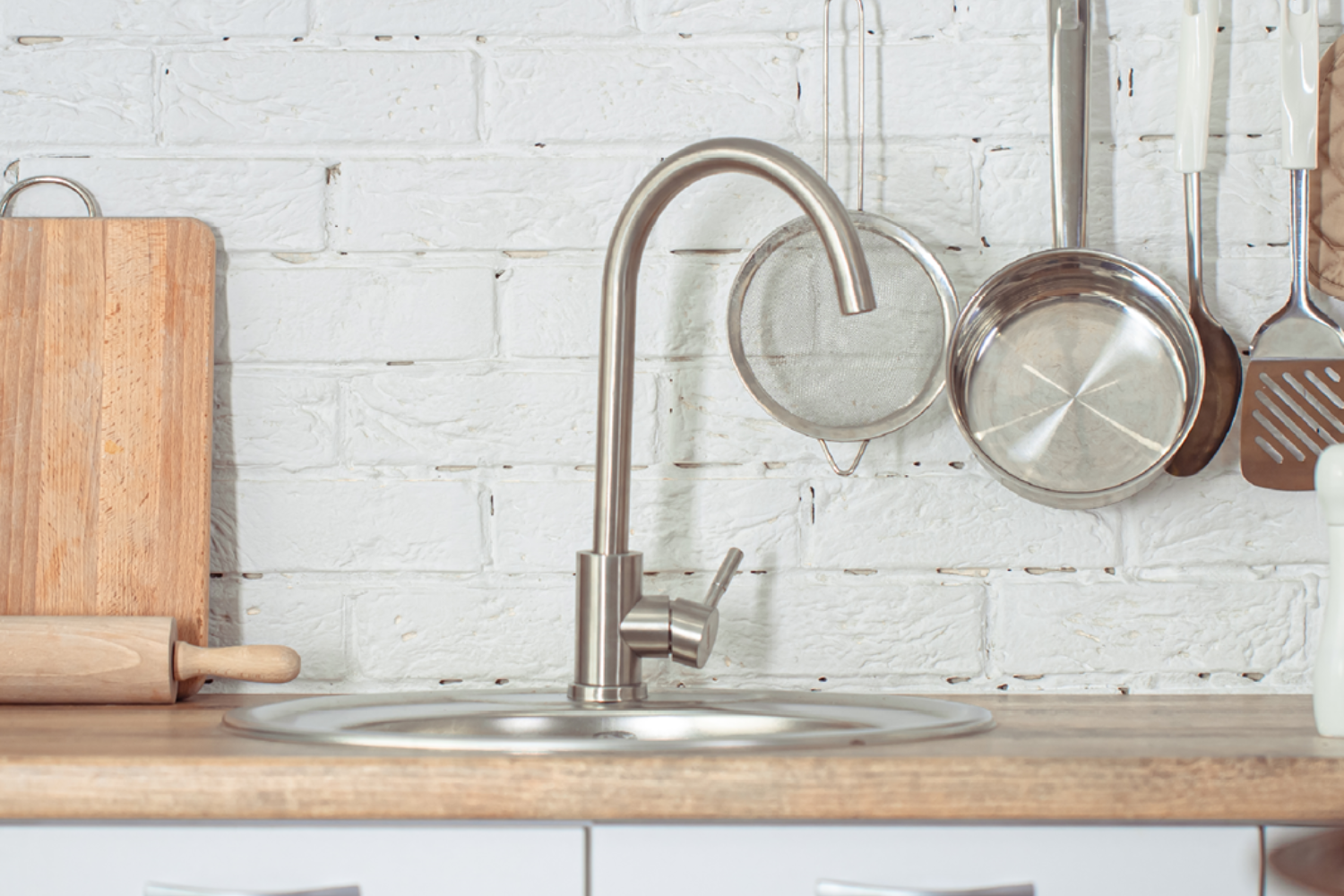 Vòi rửa chén Malloca K569-C được sản xuất từ inox 304 cao cấp, bền bỉ