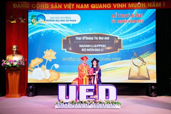 Chúc mừng cô Mai Anh Tốt nghiệp xuất sắc - Thạc sĩ chuyên ngành Lí luận và phương pháp dạy học bộ môn Địa lí