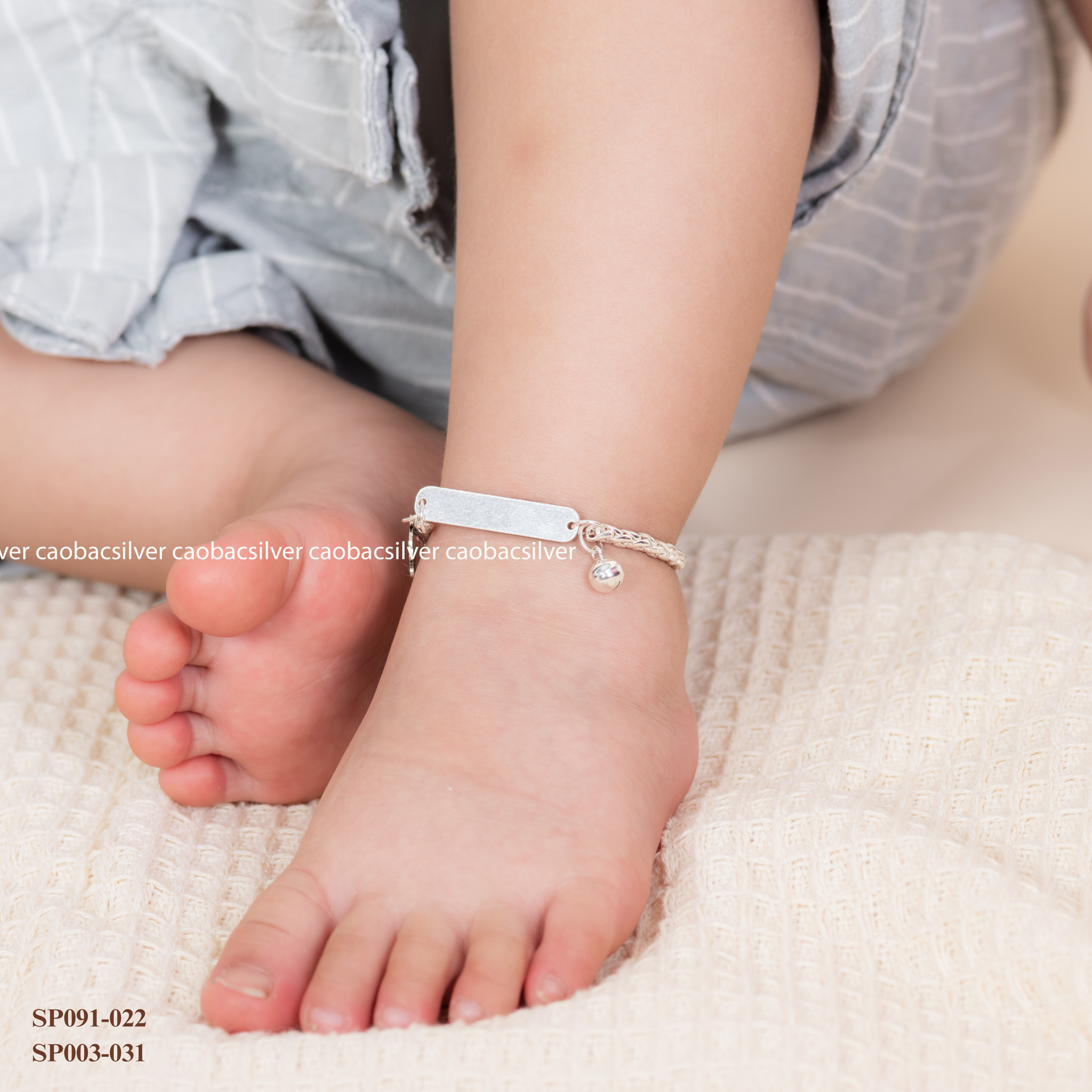 Quà Thôi Nôi Hoàn Hảo: 3 Tiêu Chí Bắt Buộc Khi Chọn Bạc Tặng Bé 1 Tuổi