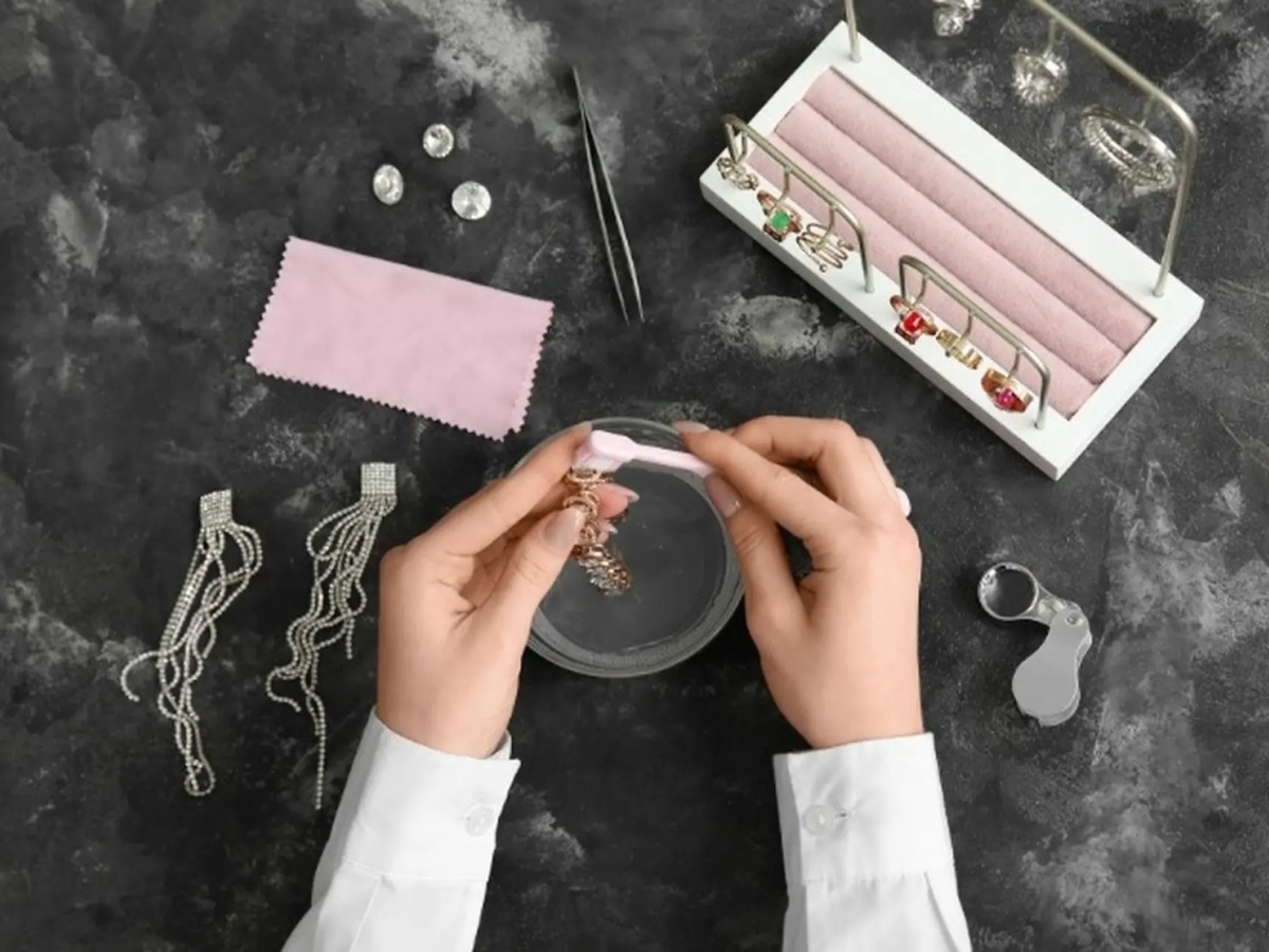 7 Cách Làm Sạch Vòng Bạc Trẻ Em Tại Nhà Mà Không Cần Dụng Cụ Chuyên Dụng