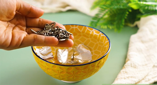 Trang Sức Tại Cáo Bạc Được Làm Sạch Như Thế Nào? Hé Lộ Quy Trình Làm Mới Bạc Chuyên Nghiệp