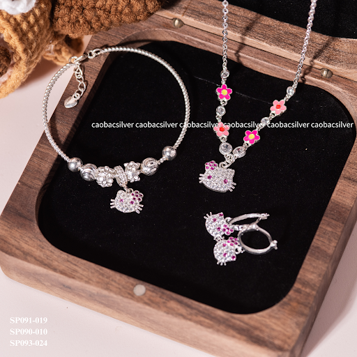 Từ Bạc Thô Đến Món Trang Sức Tinh Xảo: Hành Trình Chế Tác Qua Tay Những Người Thợ Kim Hoàn