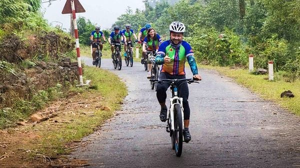 BICYCLE TOUR IN VIETNAM THROUGH MOUNTAIN ROADS