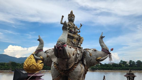 CYCLE FROM BANGKOK TO VIETNAM THROUGH CULTURE AND LANDSCAPES
