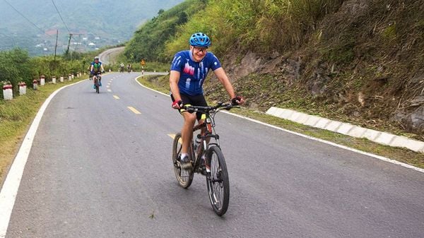 BICYCLE TOUR IN VIETNAM TO LUANG PRABANG