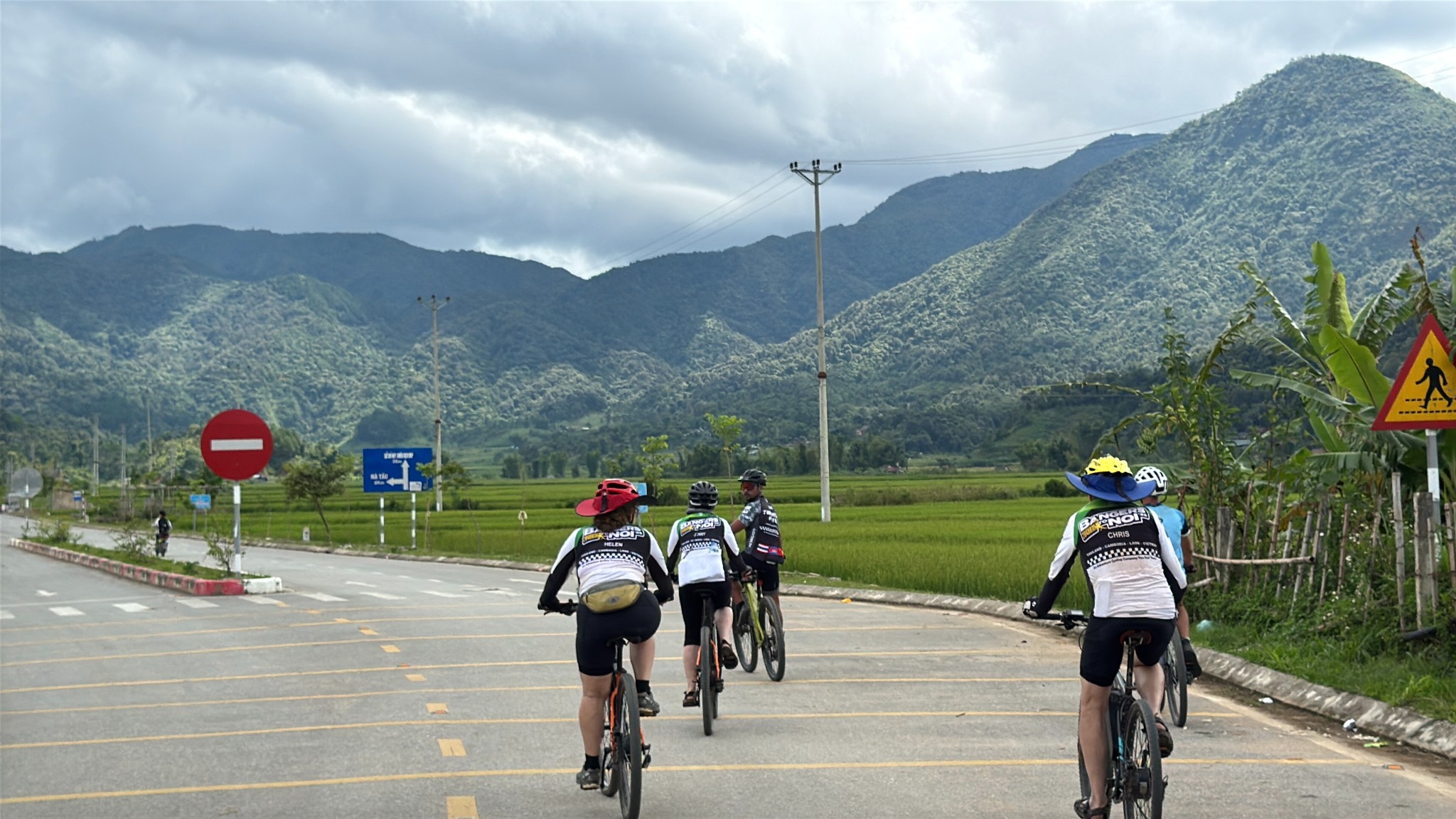 VIETNAM HIGHLANDS CYCLING ADVENTURE TOGETHER