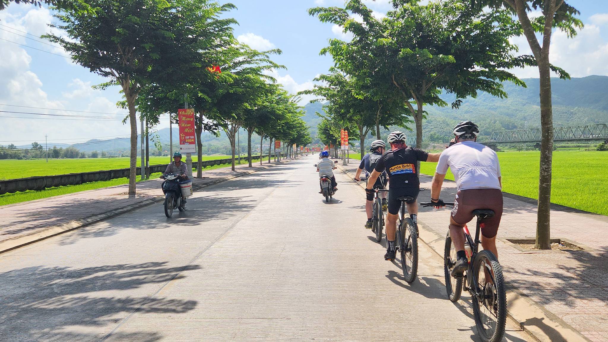 VIETNAM ADVENTURE CYCLING THROUGH SUNRISE VALLEY