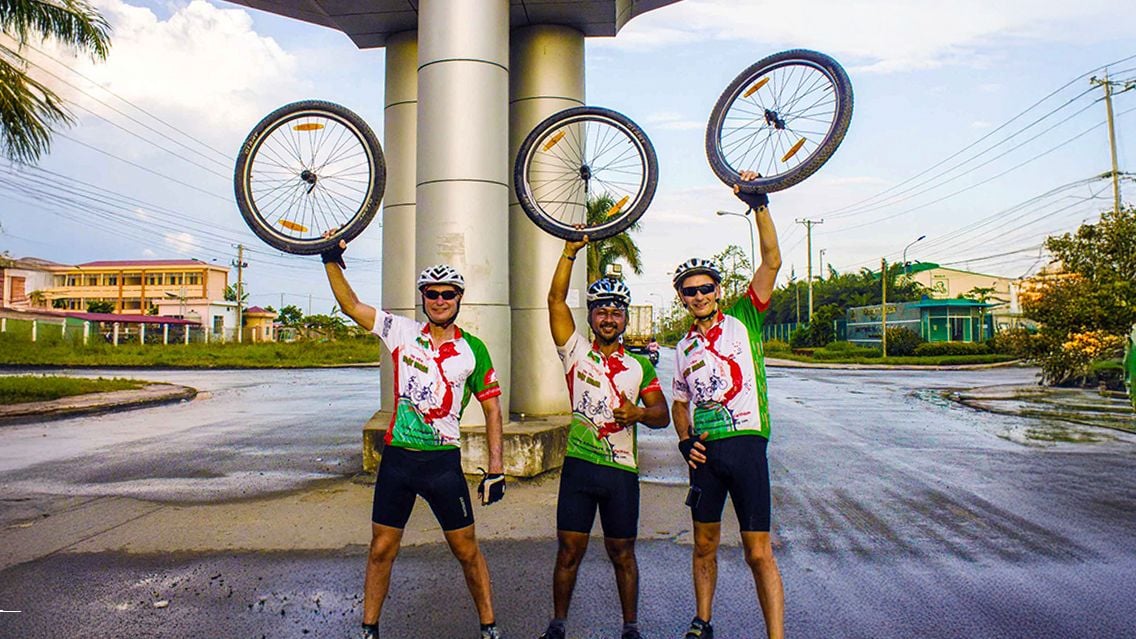 FROM FLOATING MARKETS TO TEMPLE SHADOWS: CYCLING THROUGH MEKONG’S LIVING TRADITIONS