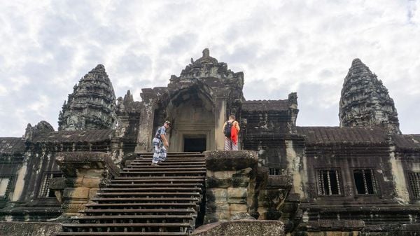 SOUTHEAST ASIA CYCLING FROM PAKSE TO SIEMREAP: TWO COUNTRIES, ONE RIVER