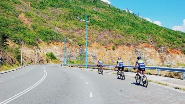 VILLAGE LIFE UNFILTERED: ENCOUNTERS WITH RURAL COMMUNITIES ACROSS SOUTHEAST ASIA