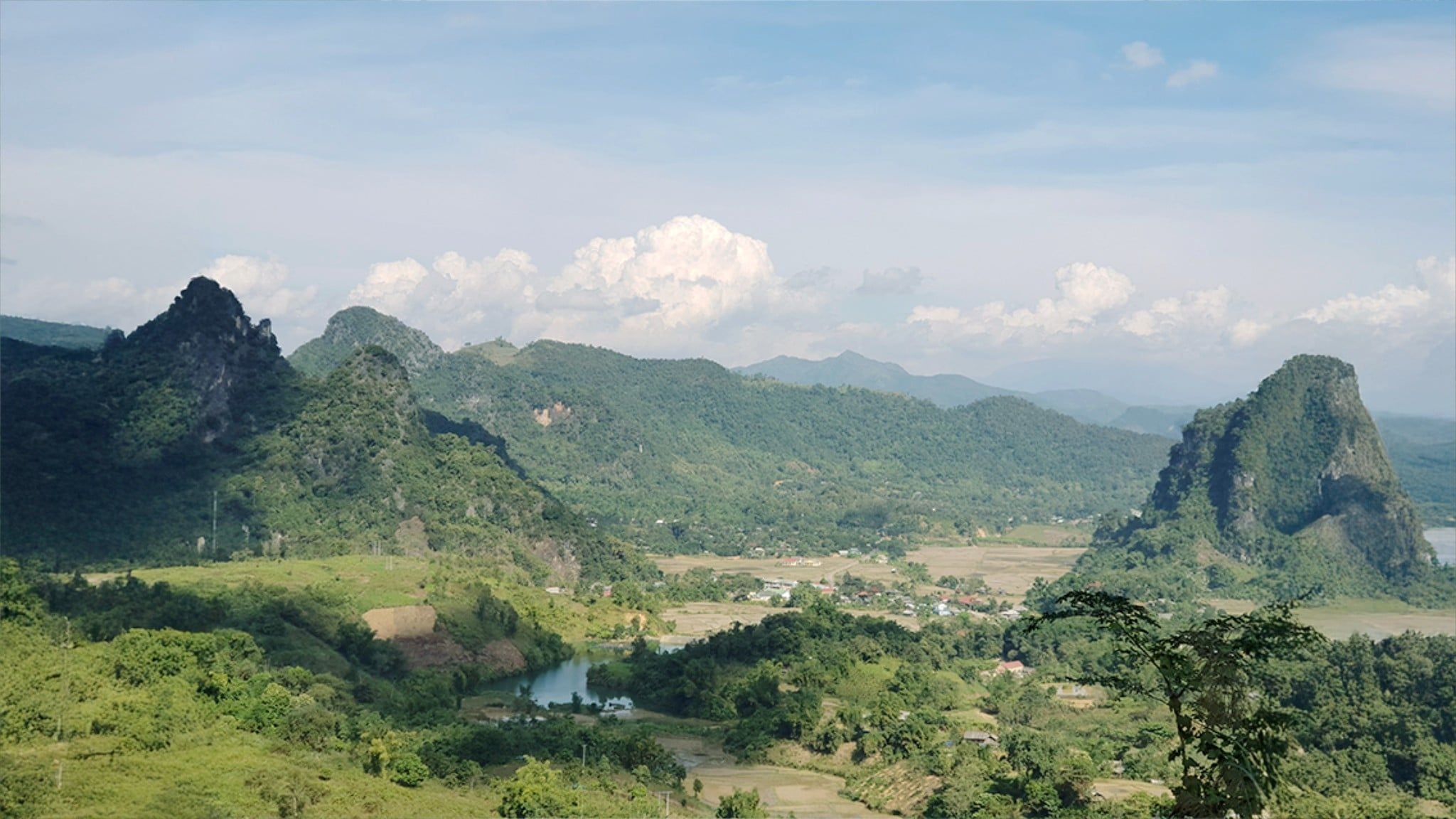 BICYCLE TOUR IN VIETNAM MOUNTAIN ROADS, FRIENDSHIP & ADVENTURE