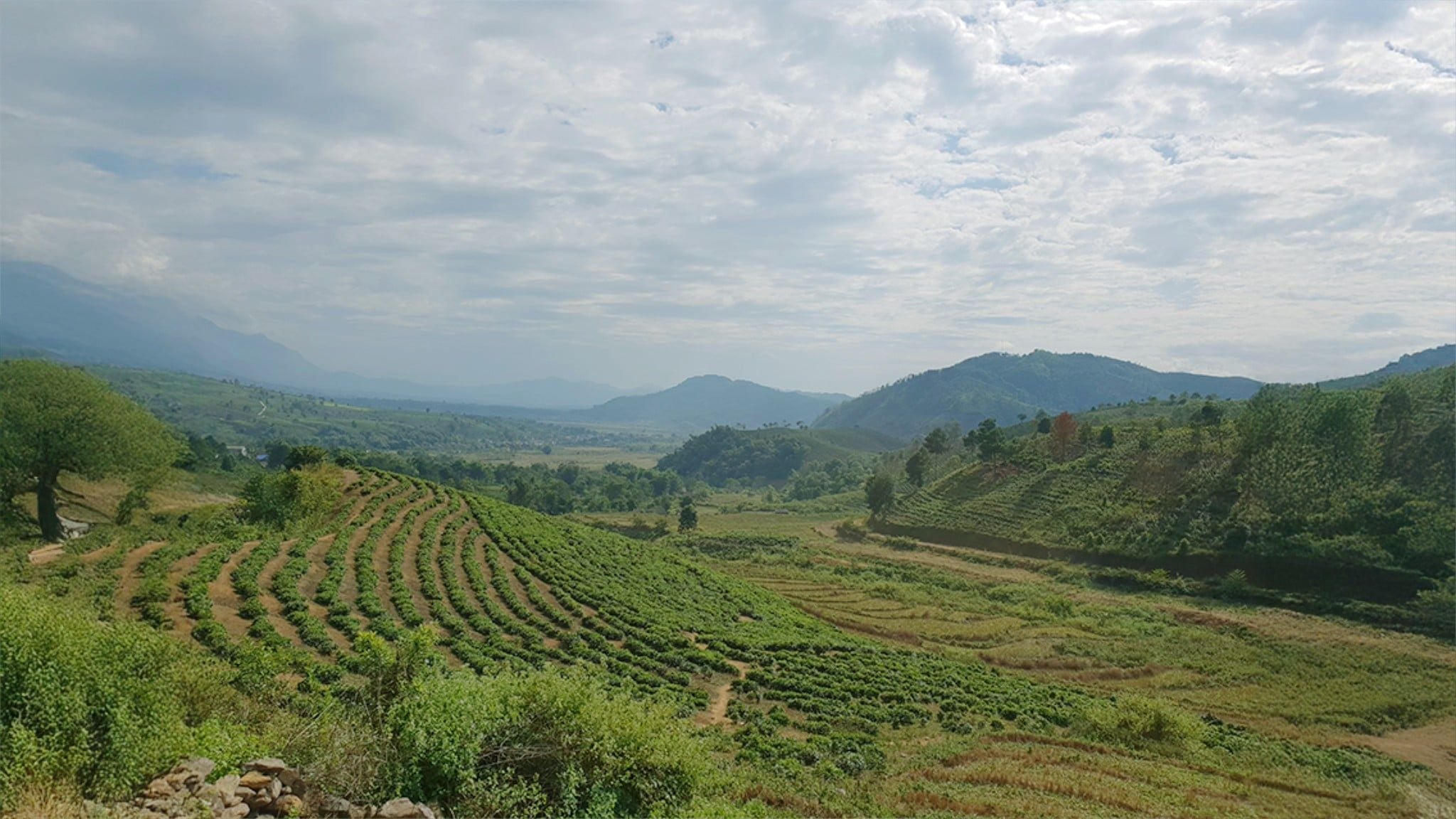 BICYCLE TOUR IN VIETNAM MOUNTAIN ROADS, FRIENDSHIP & ADVENTURE