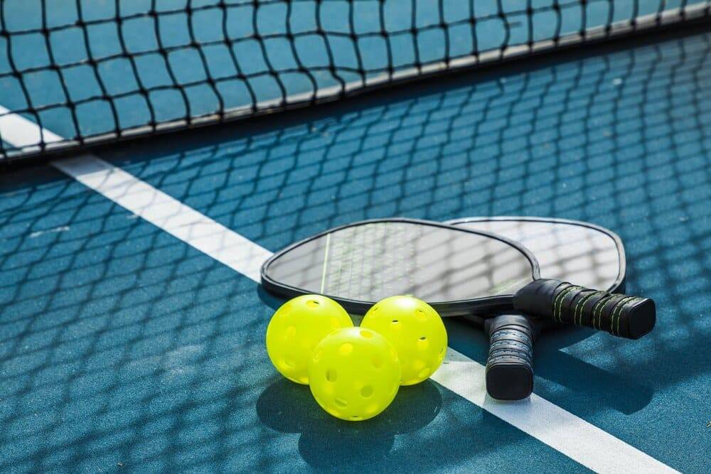 Cách chọn mua bóng pickleball và top 8 thương hiệu nổi tiếng