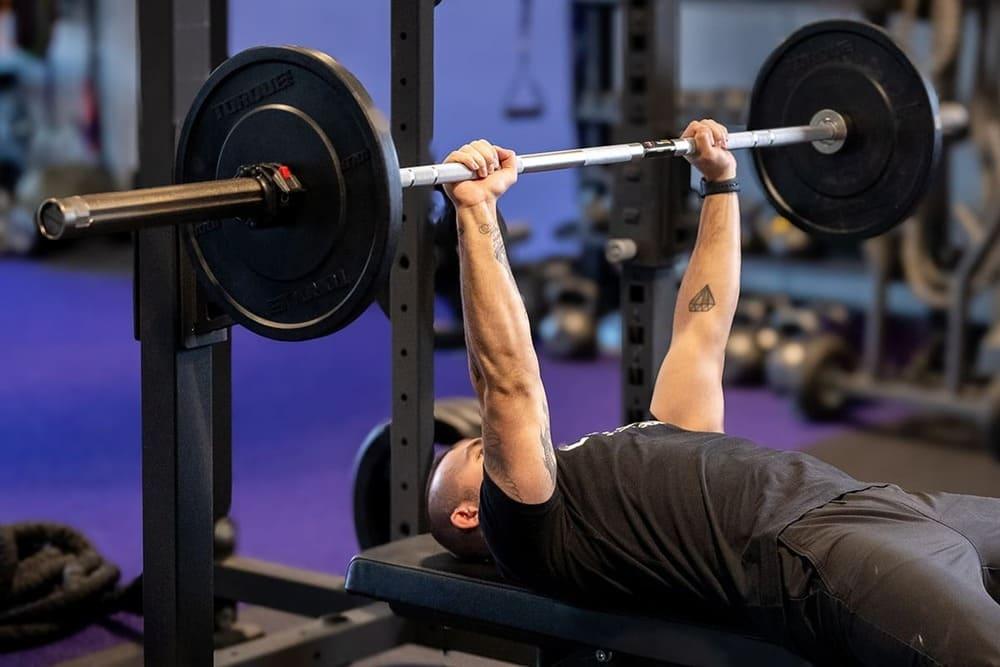 Vai trò của ngực, vai và tay sau trong bench press
