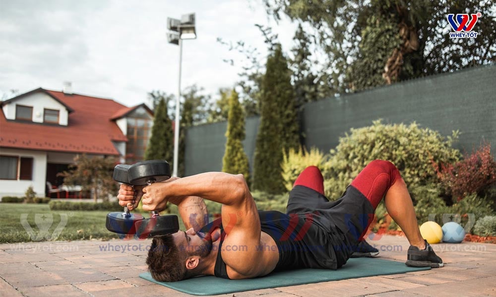 Nằm đẩy tạ đơn qua đầu