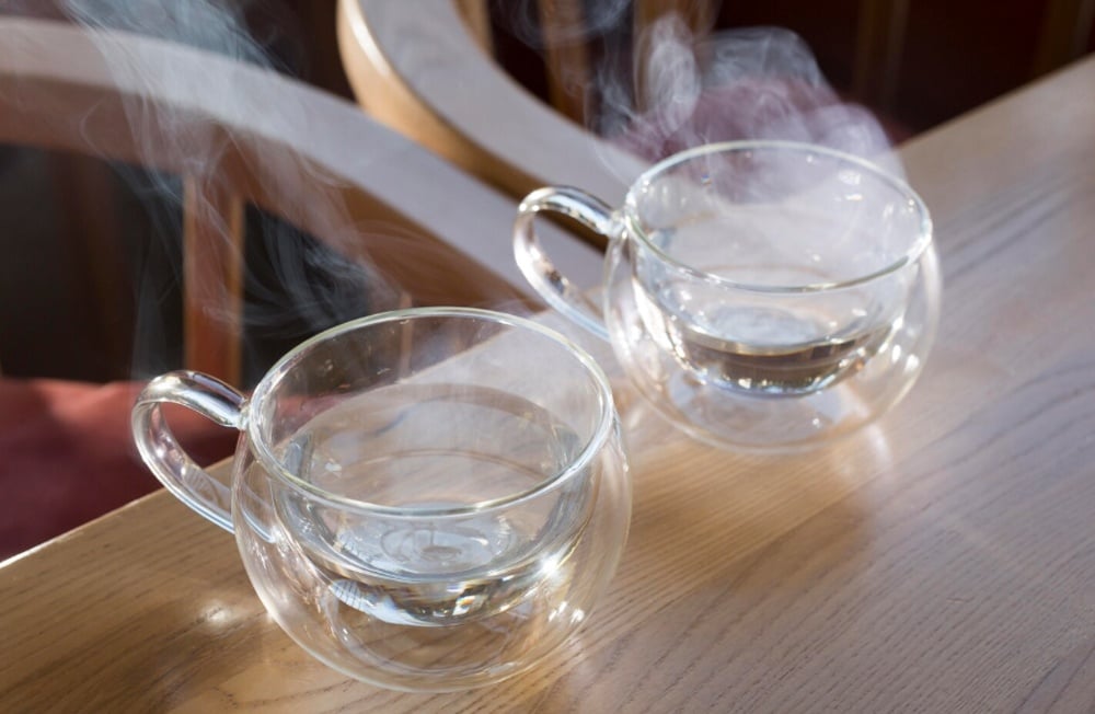 bụng đói và nước nóng