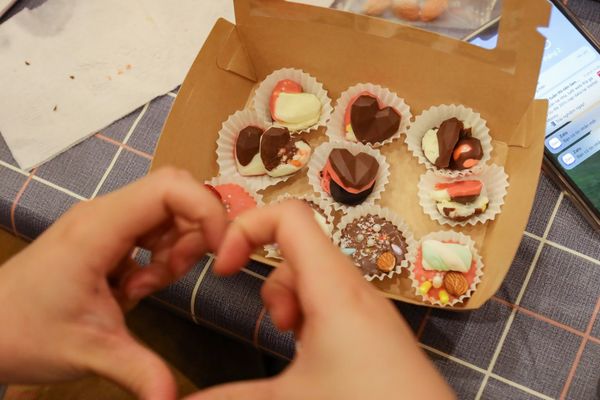 Quà Valentine Socola: Nghệ Thuật Chọn Hương Vị Gắn Kết Yêu Thương