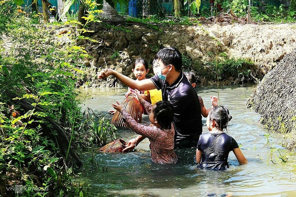 Cuối tuần về miền Tây học cách làm sô cô la thủ công vùng Chợ Gạo