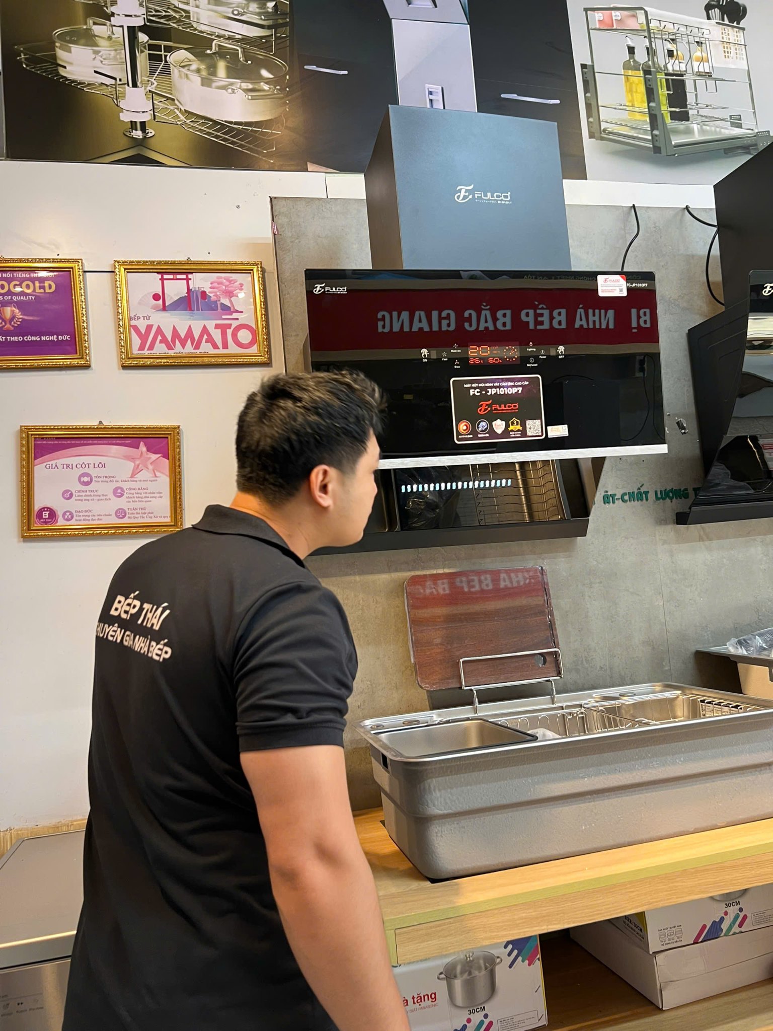 Dễ dàng vệ sinh Chậu rửa bát inox sáng bóng như mới cùng Grapbuy Bếp Hà Nội