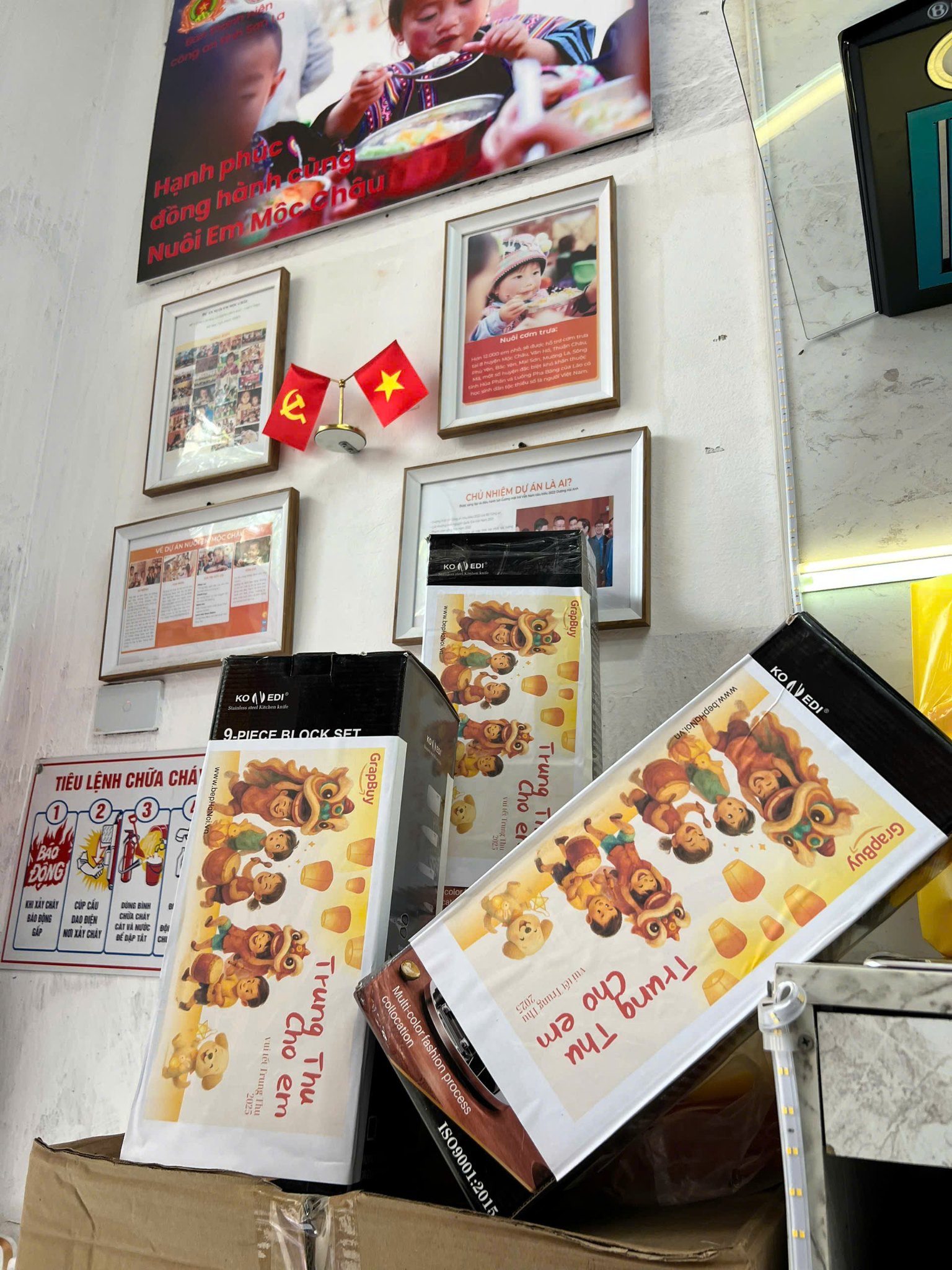 Trung Thu Ấm Áp – GrapBuy Bếp Hà Nội Gửi Yêu Thương Đến Các Em Nhỏ