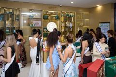 Miss Cosmo 2025 Ghé Thăm Showroom Yến Sào Hoàn Vũ Yến