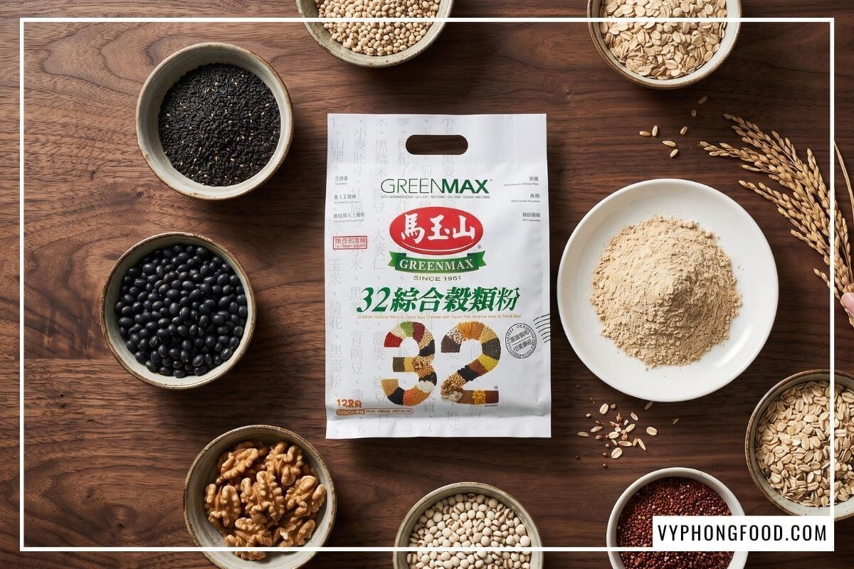 Đĩa bột ngũ cốc mịn màng cạnh chén mè đen hạt sen từ địa điểm bán đồ chay uy tín