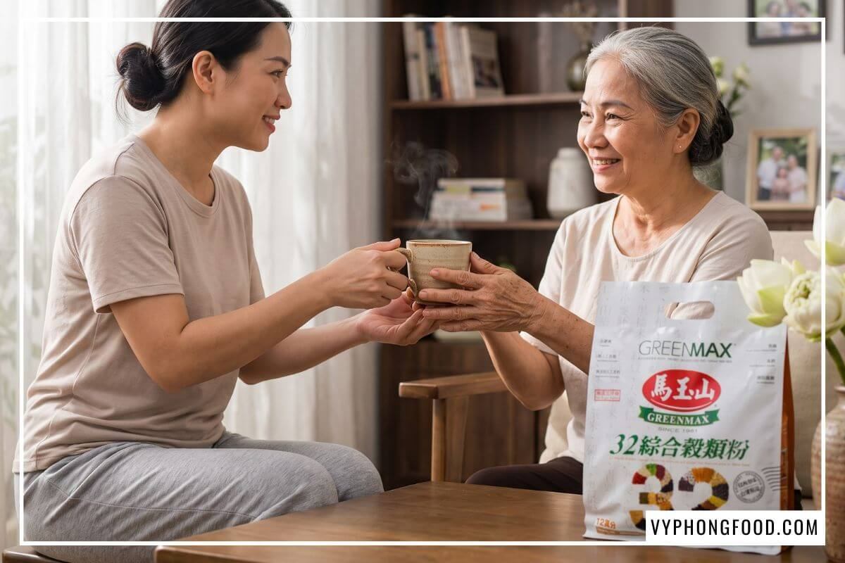 Trao ly bột ngũ cốc ấm nóng bổ dưỡng cho người mẹ già từ nguồn bán đồ ăn chay online đáng tin cậy