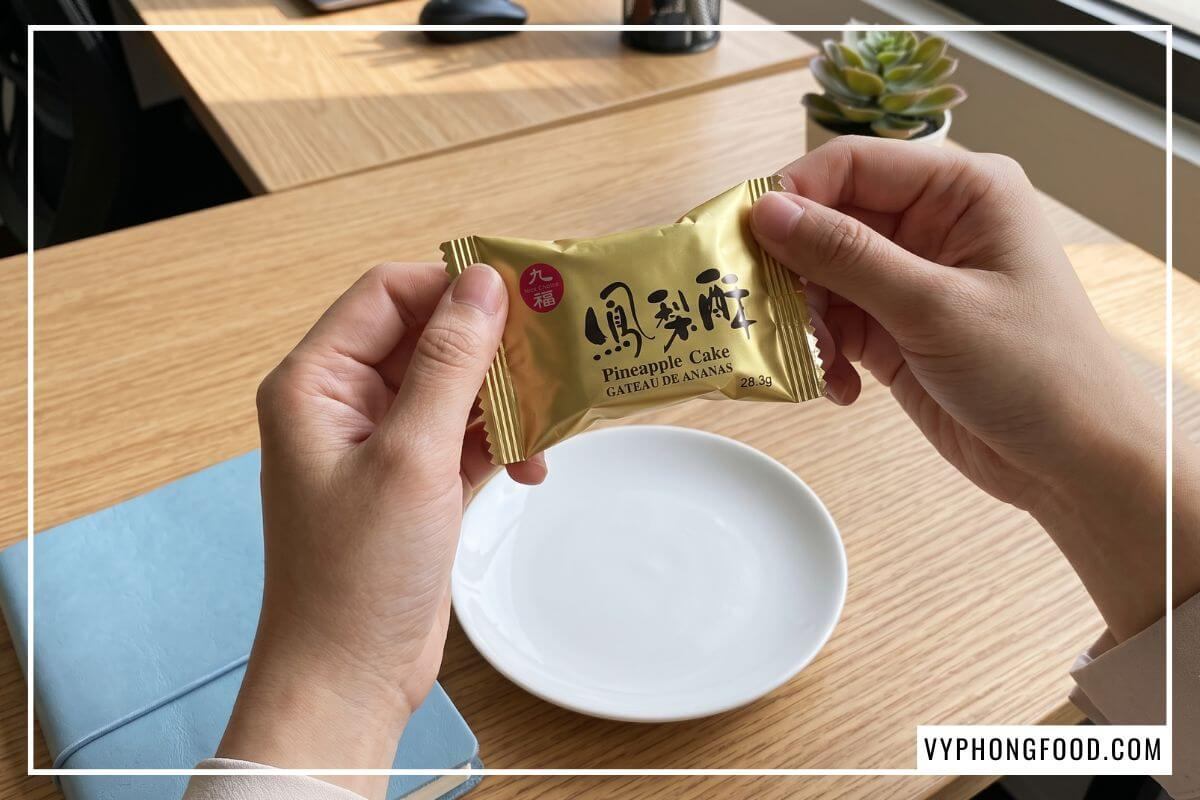 Mở gói màng phức hợp của bánh dứa Đài Loan chính hãng giữ vỏ bánh xốp thơm