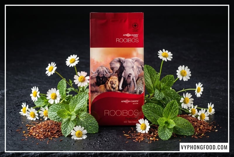 Sơ đồ cơ chế khoa học của trà rooibos Nam Phi giàu hoạt chất kháng viêm Quercetin và Rutin giúp ngăn chặn dưỡng bào giải phóng histamine, hỗ trợ chống dị ứng, làm dịu chàm eczema và hen suyễn tự nhiên.