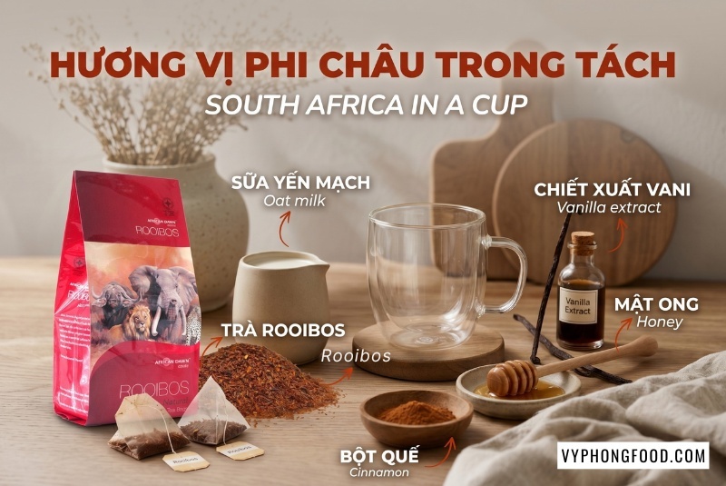 Một ly trà sữa rooibos vani yến mạch (Rooibos Vanilla Oat Latte) ấm nóng với lớp bọt sữa mịn màng và bột quế, được pha chế thủ công từ trà rooibos Nam Phi nguyên bản. Đây là thức uống lý tưởng từ trà thảo mộc không chứa caffeine, sử dụng trà rooibos túi lọc tiện lợi, mang đến trải nghiệm thưởng thức rooibos tea chuẩn vị như một loại trà thảo mộc lành mạnh, giúp nuôi dưỡng sức khỏe mỗi ngày.