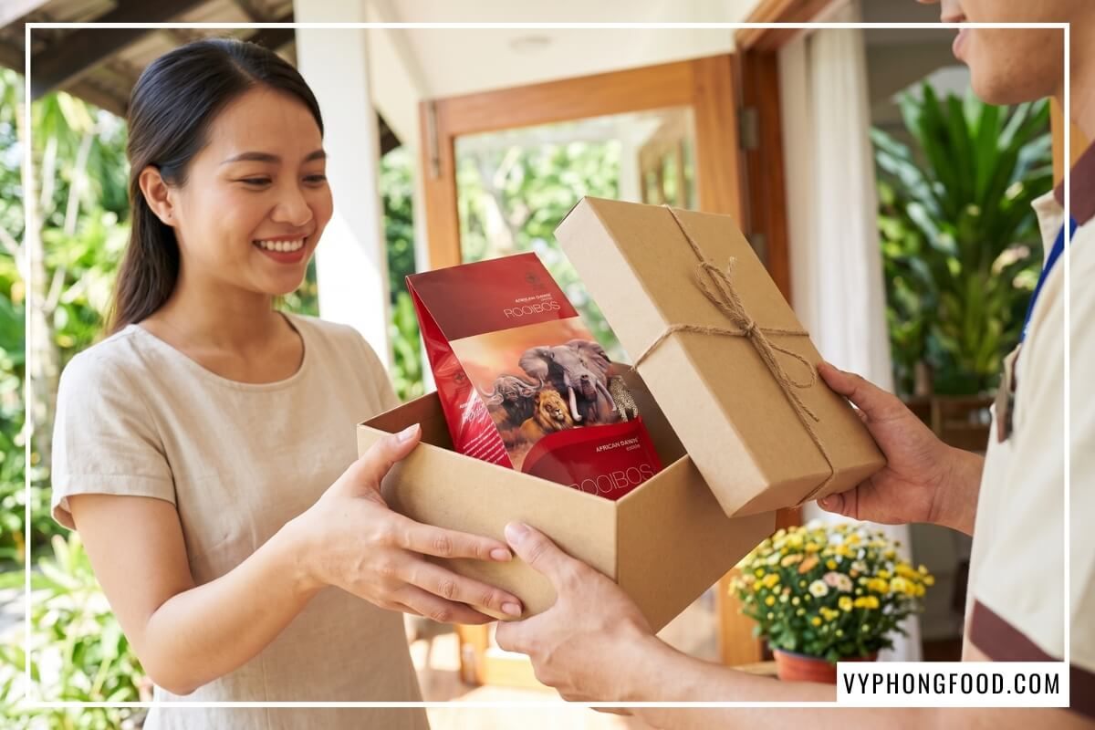 Hộp trà African Dawn trao tận tay khách hàng nhờ đặt mua trà rooibos organic giao hàng nhanh tại nhà