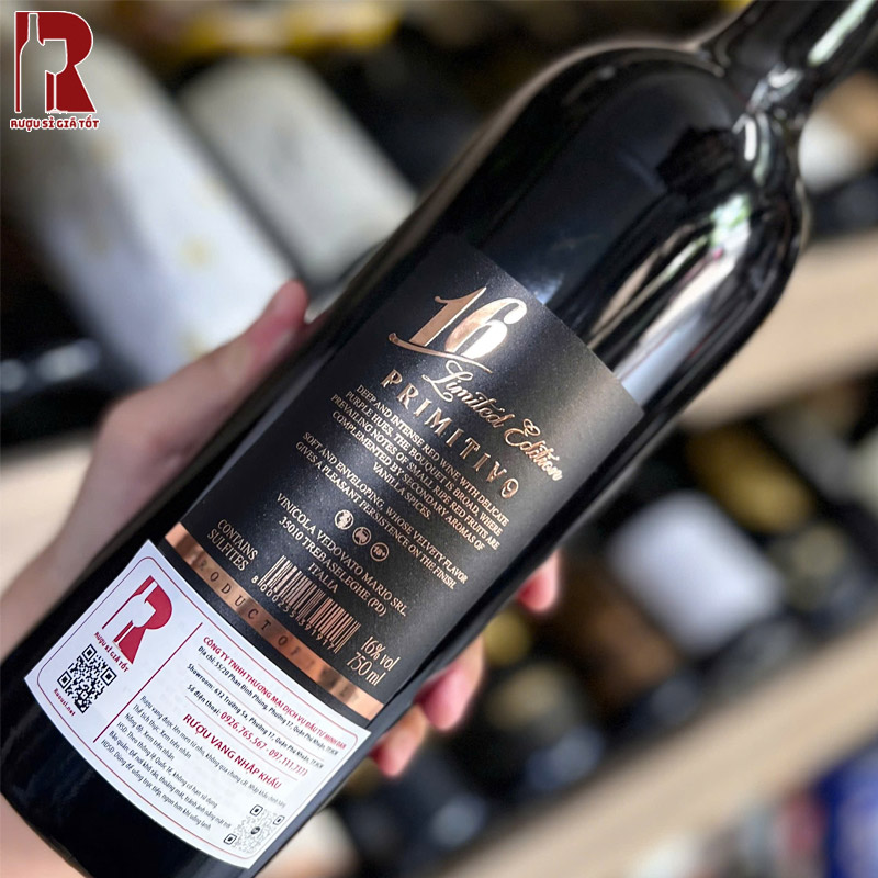 Rượu vang Ý đỏ 16 Limited Edition Primitivo nên được cho thở khoảng 30p trước khi sử dụng để khuếch tán hương thơm
