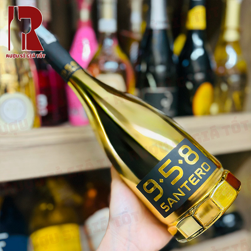 Vang Nổ 958 Santero Gold Extra Moscato là biểu tượng của sự thịnh vượng và sang trọng