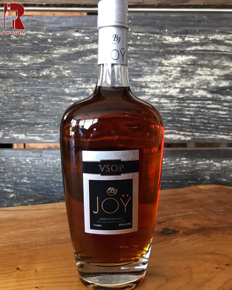 Rượu Armagnac gây ấn tượng với người dùng nhờ vị rượu độc đáo, đậm đà