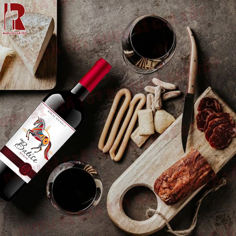 Rượu Vang Úc Đỏ Batise Red Blend có vị ngọt nhẹ, chát mịn và chút chua cân bằng