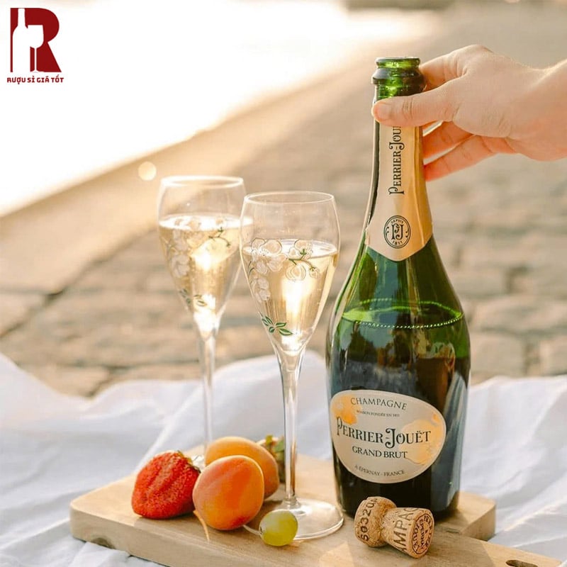 Mua Champagne Perrier Jouet Grand Brut Uy Tín