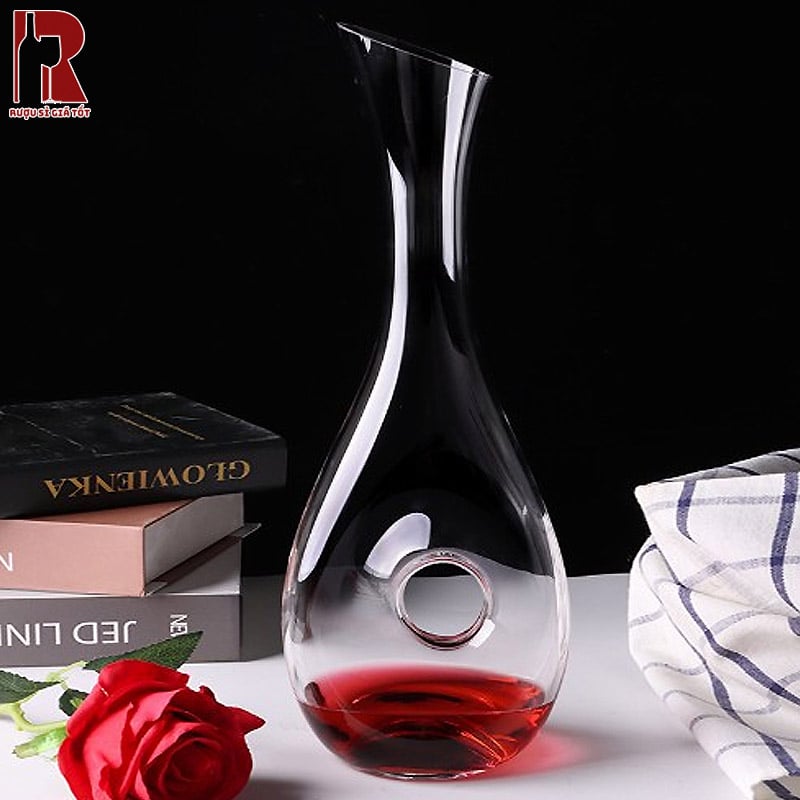 Decanter có nhiều kiểu dáng khác nhau vô cùng đẹp mắt