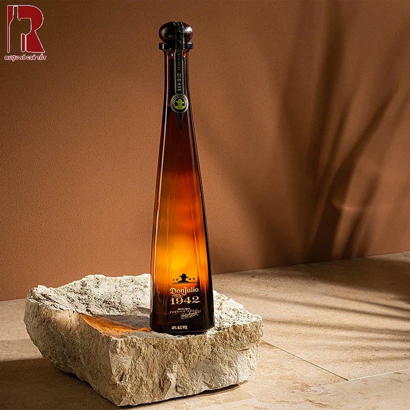 Don Julio mang đến màu rượu hổ phách, trong suốt và ánh lên chút màu vàng sang trọng, cao cấp