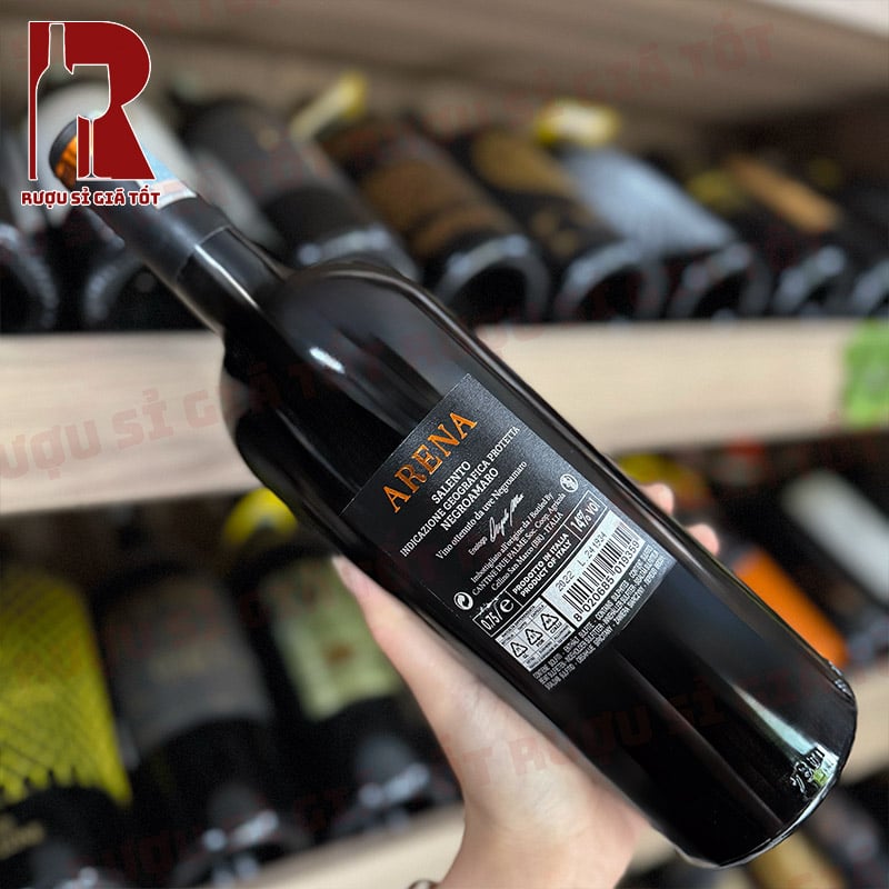 Rượu Vang Ý Đỏ Due Palme Arena Negroamaro mang đến trọn vẹn vị tươi mát của trái cây