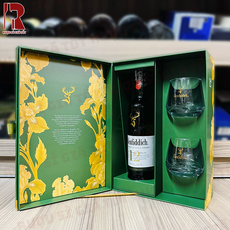 Hộp quà Tết rượu Glenfiddich 12 năm có ly bên trong không?
